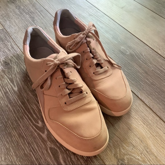 Everlane The ReLeather Court Sneaker - Picture 1 of 8